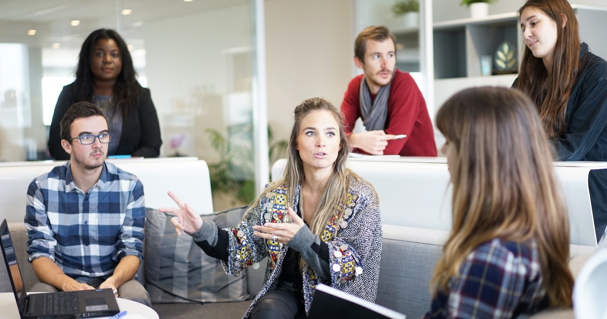 Sample Meeting Minutes A casual meeting taking place